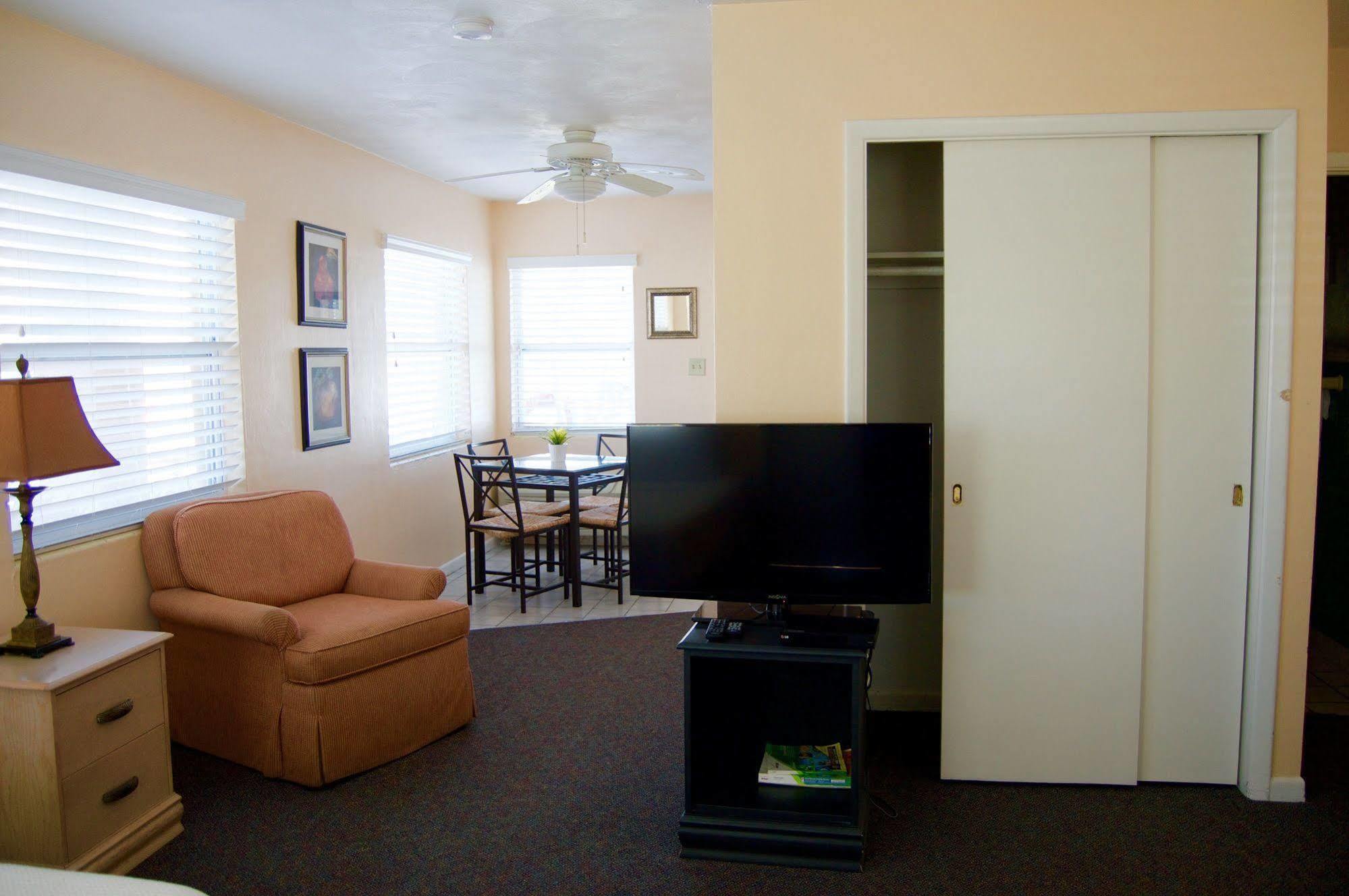 The Costal Hotel Clearwater Extérieur photo